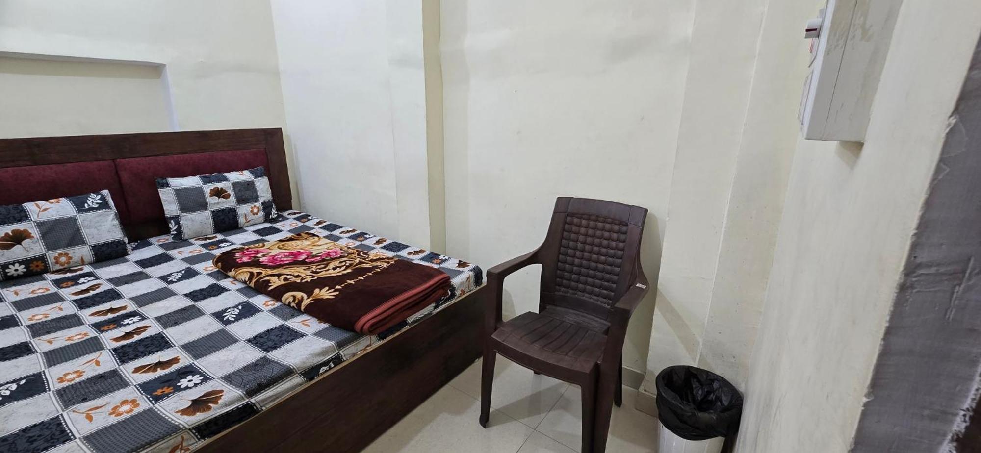 Ramlala Paying Guest House Stay Just 100M From Saryu Ghat, Ayodhya Buitenkant foto