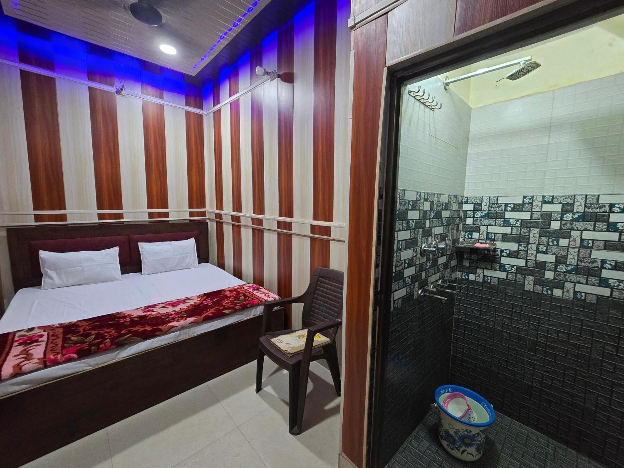Ramlala Paying Guest House Stay Just 100M From Saryu Ghat, Ayodhya Buitenkant foto
