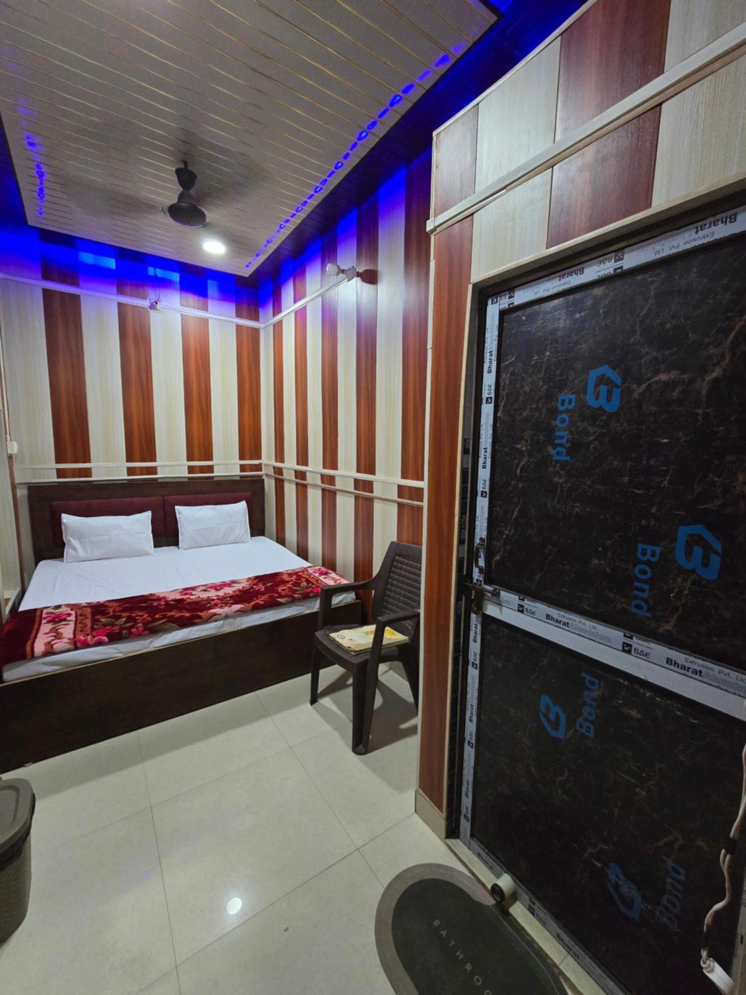 Ramlala Paying Guest House Stay Just 100M From Saryu Ghat, Ayodhya Buitenkant foto