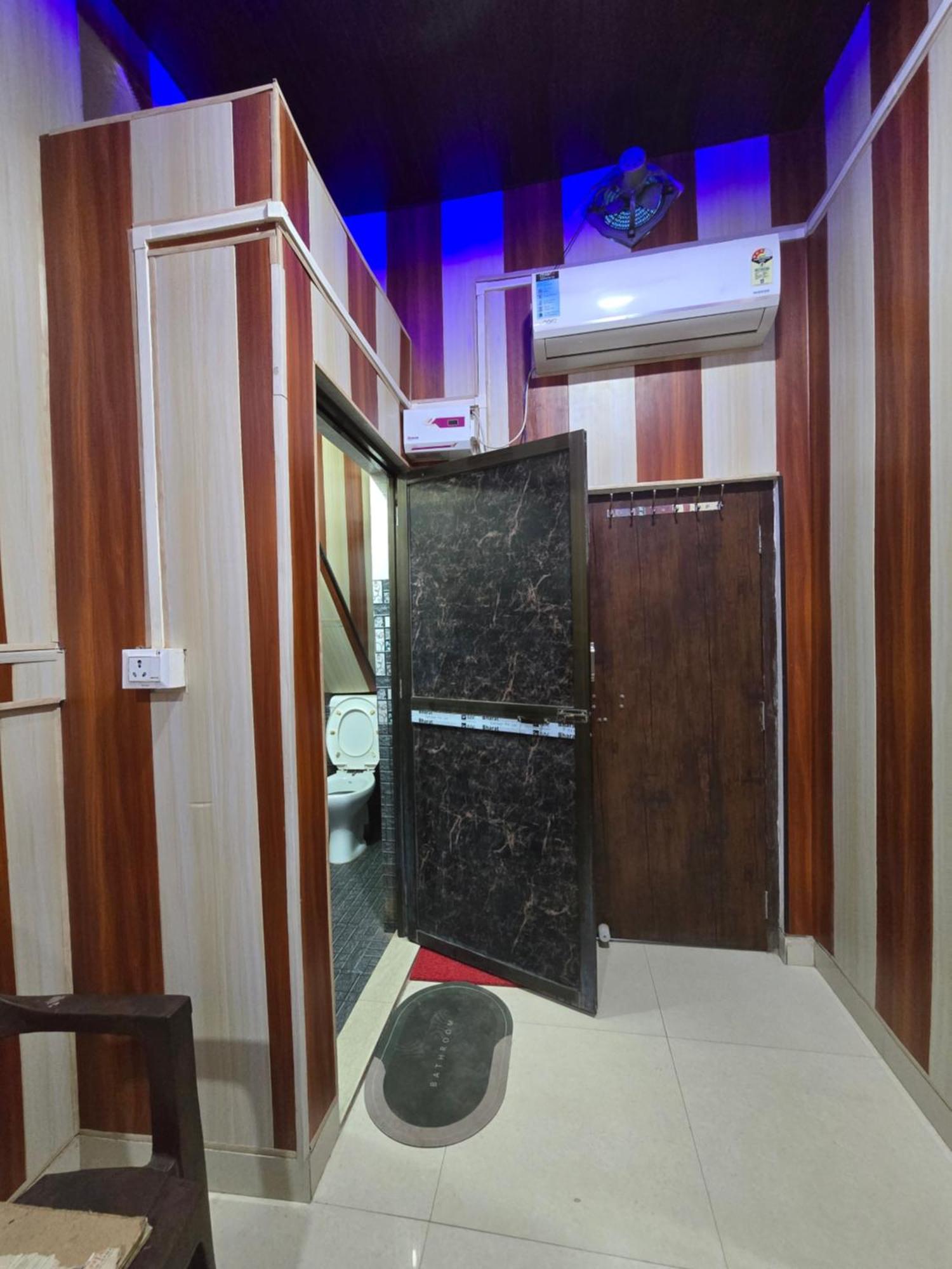 Ramlala Paying Guest House Stay Just 100M From Saryu Ghat, Ayodhya Buitenkant foto