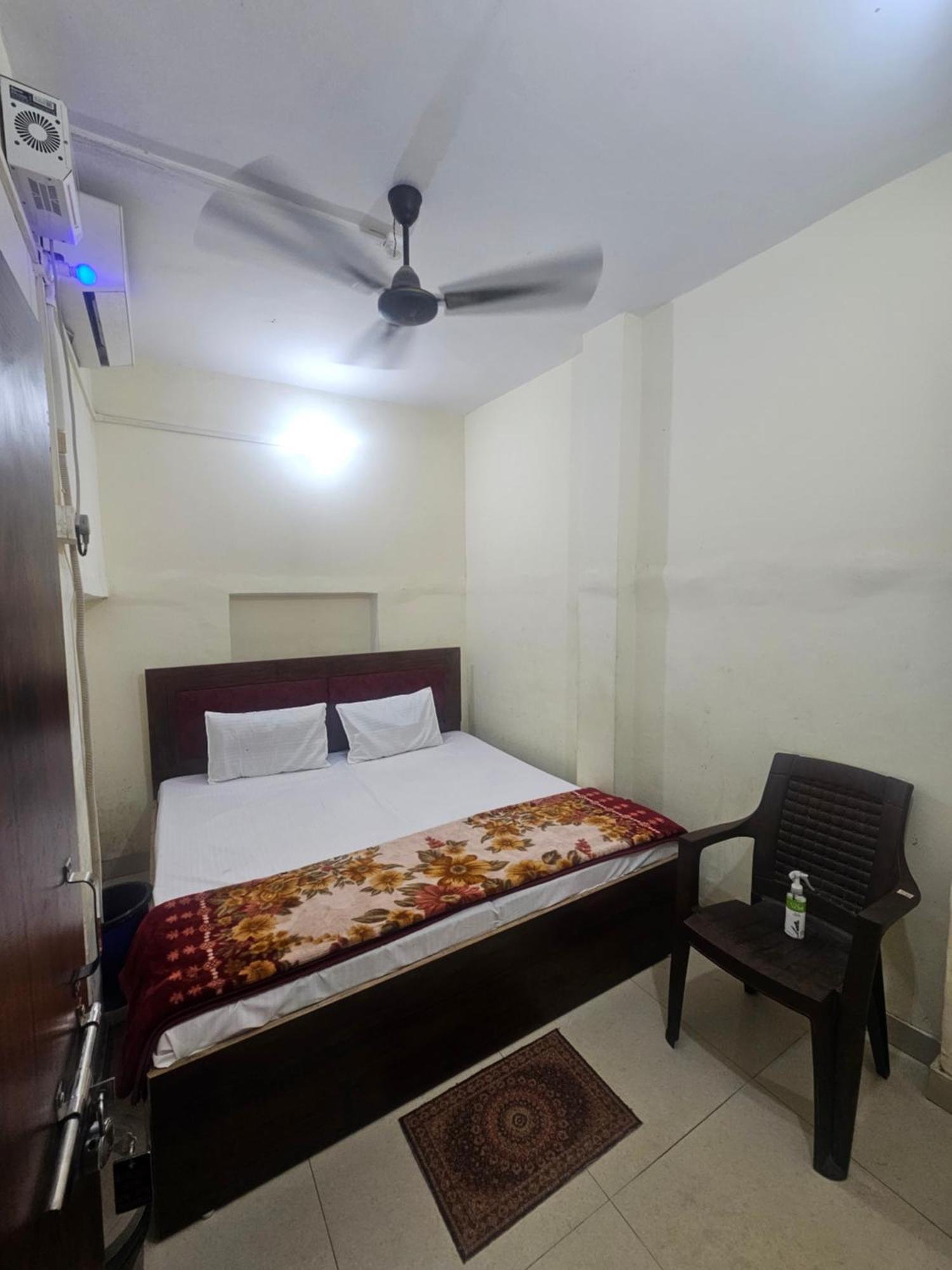 Ramlala Paying Guest House Stay Just 100M From Saryu Ghat, Ayodhya Kamer foto