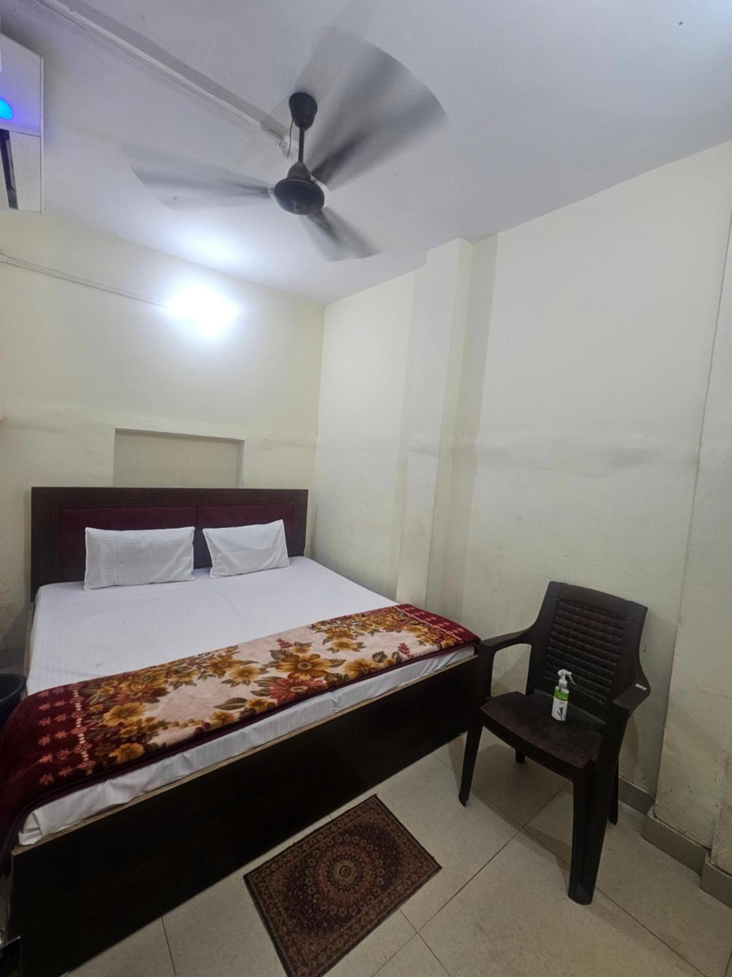 Ramlala Paying Guest House Stay Just 100M From Saryu Ghat, Ayodhya Buitenkant foto