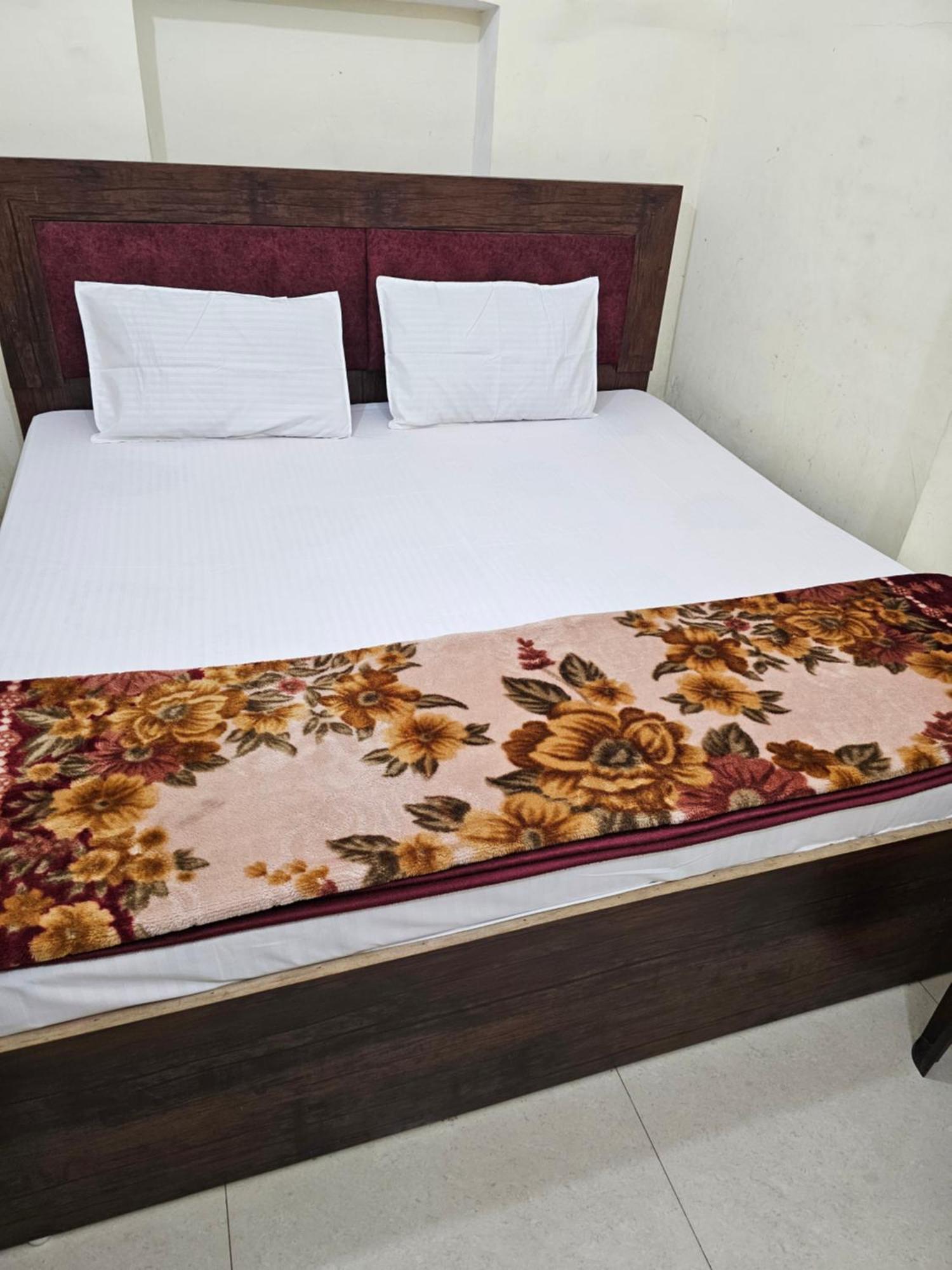 Ramlala Paying Guest House Stay Just 100M From Saryu Ghat, Ayodhya Buitenkant foto